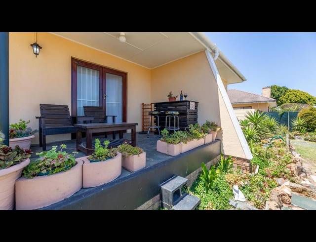 3 BEDROOM HOUSE FOR SALE IN MONTE VISTA